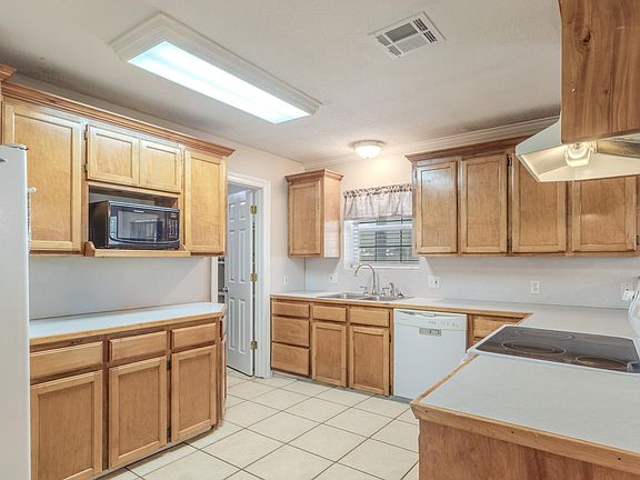 3rd image of 132 Thomas Ln