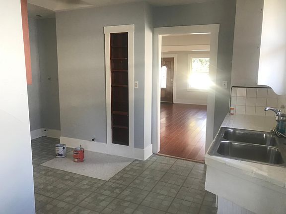 3rd image of 1142 W 73rd St
