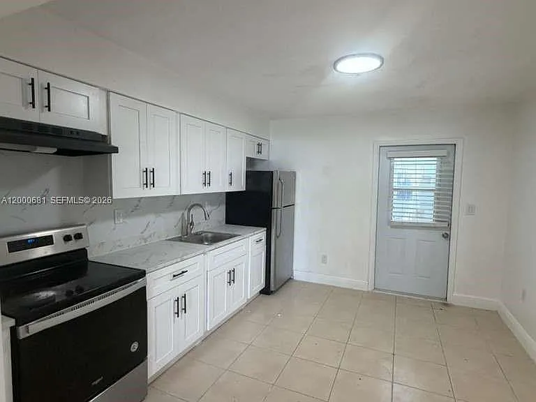 18416 NE 24th Ct #18418 — Photo 2