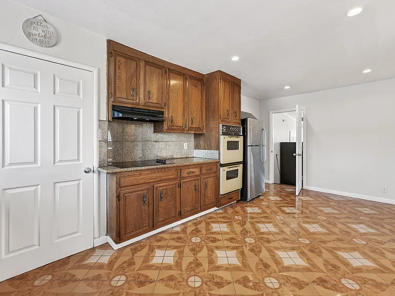25468 Belmont Ave — Photo 14