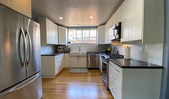 5th image of 2296 Walnut Grove Ave
