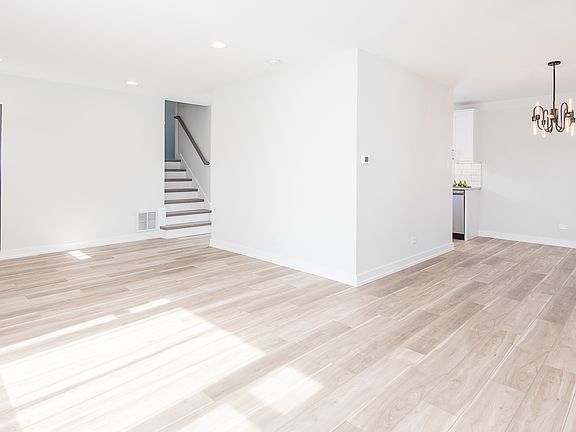 4th image of 4632 Imperial Dr