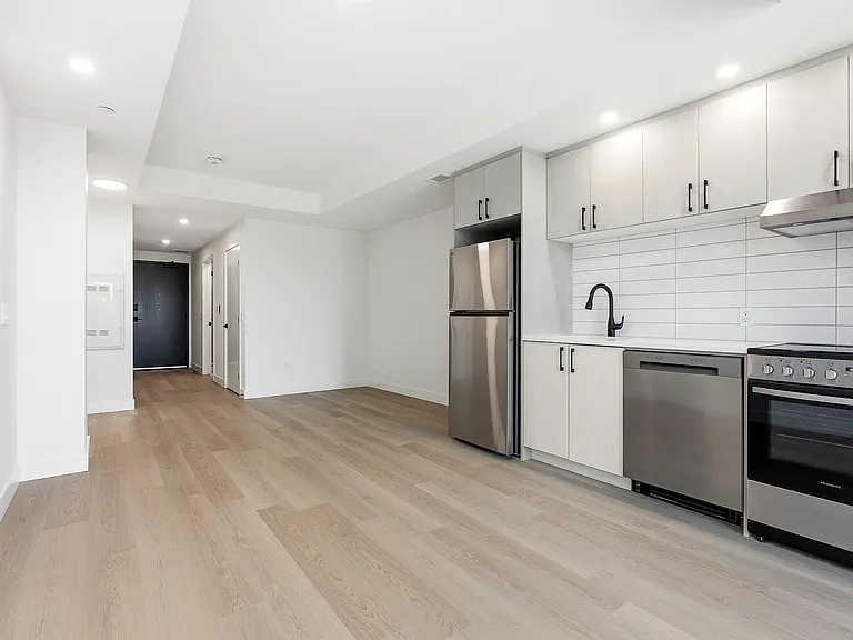 200 Elgin St — Photo 98