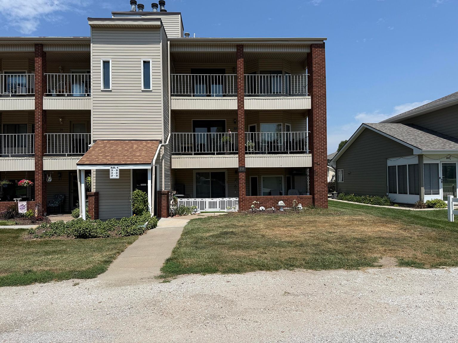 28 Lakeshore Ct — Council Bluffs Country Club