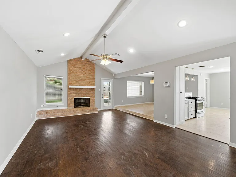 2502 Hollow Hook Rd — Photo 3