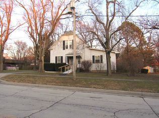 616 S Madison St, Clinton, IL 61727