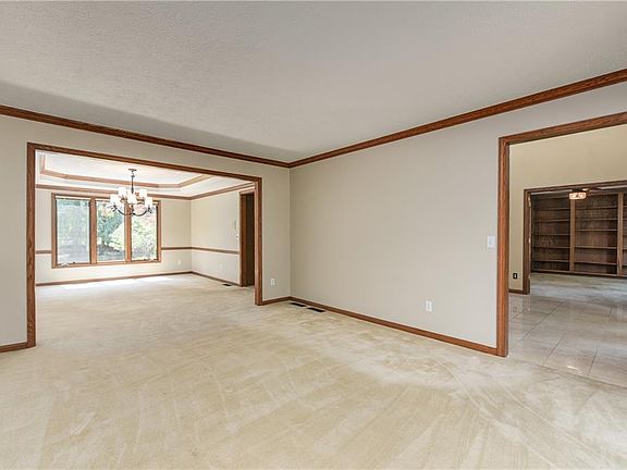 5th image of 8601 Countryview Dr