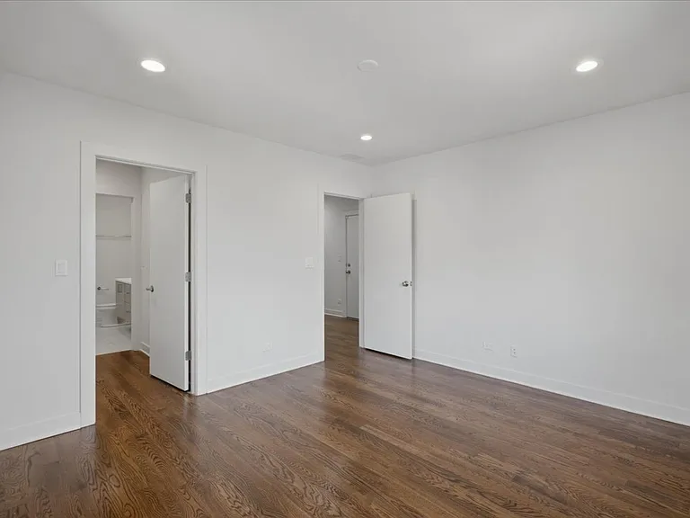 650 N Green St #4 — Photo 10