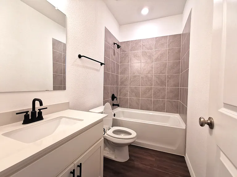 2510 Lovegrass Ln — Photo 11