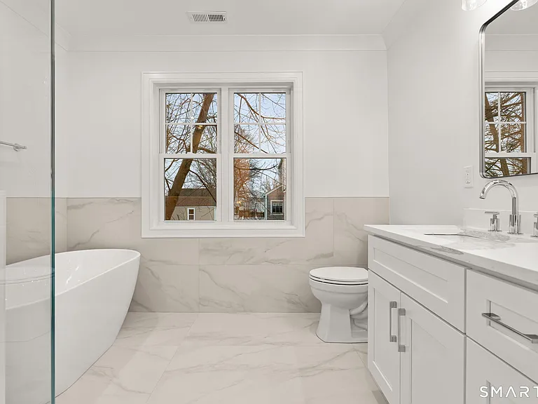 108 New England Ave — Photo 9