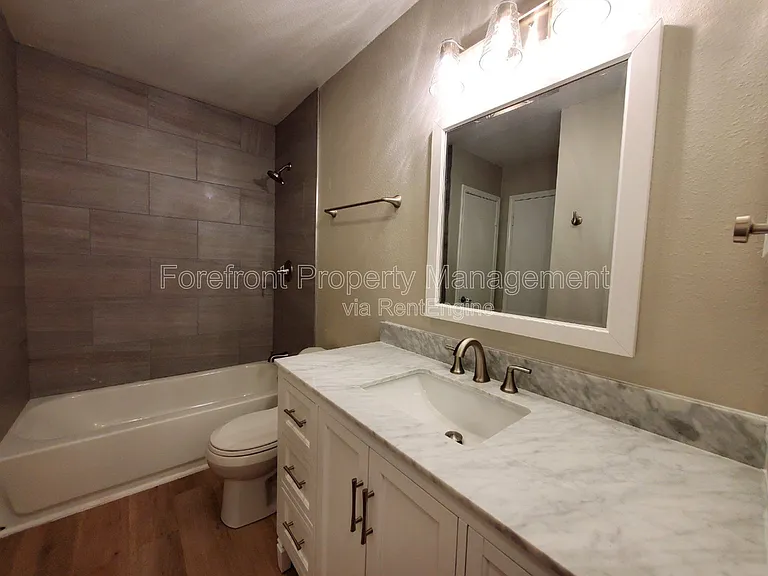 5717 Lochmoor — Photo 7