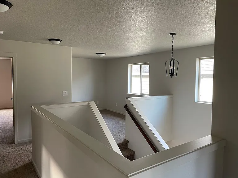 2021 N Q Cir — Photo 9