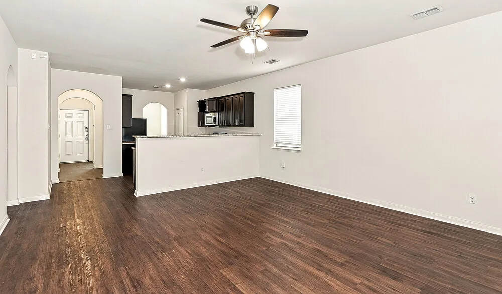 3 bed, 2.0 bath, 1552 sqft, $2,035 — Photo 4