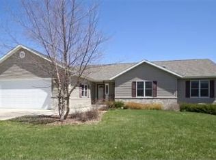 406 Pheasant Ct, Deerfield, WI 53531