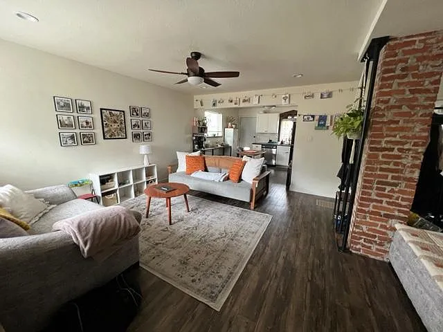 715 Roberts St — Photo 1