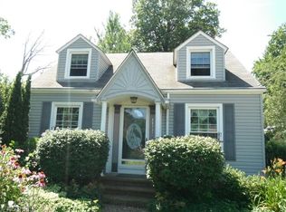 24225 Knickerbocker Rd, Bay Village, OH 44140