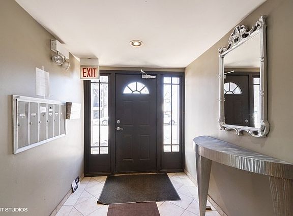 2nd image of 4009 N St Louis Ave #2S