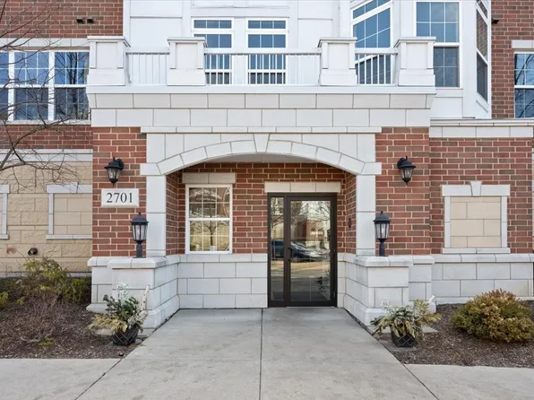2701 Commons Dr APT 210, Glenview, IL 60026