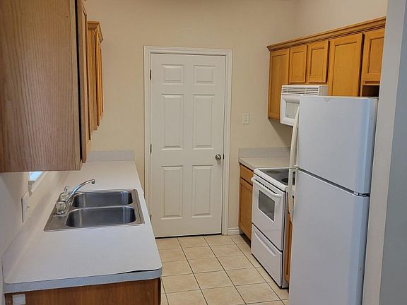2nd image of 400 Summer Ct #C