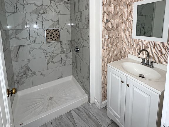 3rd image of 257 Lawrence St APT 5