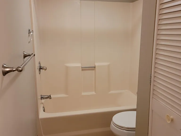 401 N Walnut St — Photo 6
