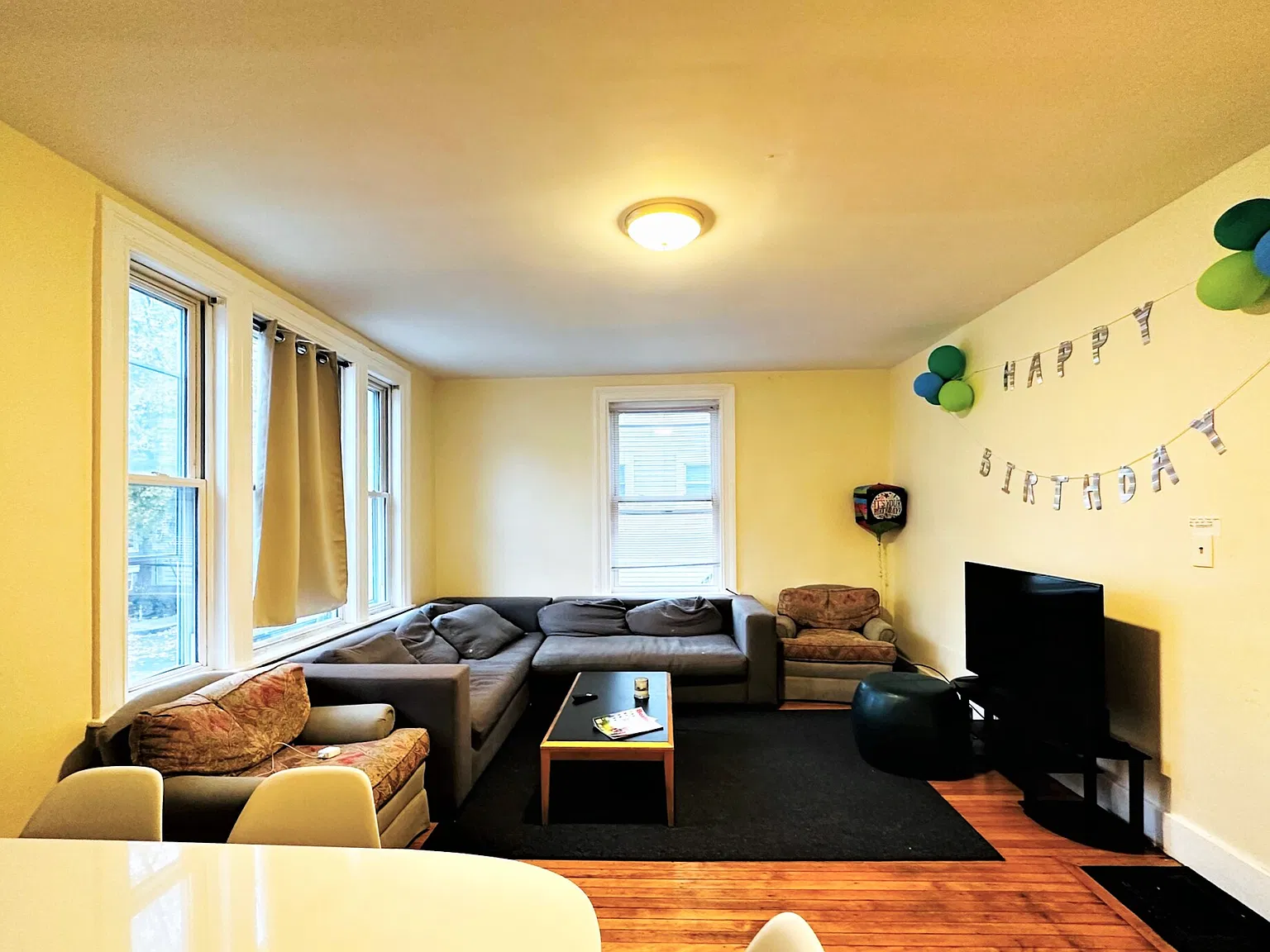 6 bed, 2500 sqft, $8,700 — Photo 3