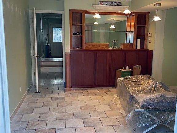3rd image of 17 Steig Ave
