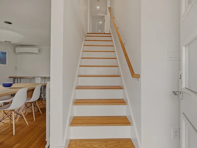 59 Houston Ave — Photo 2