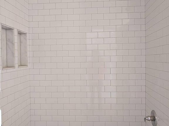 4th image of 25 Benkard Ave APT 2