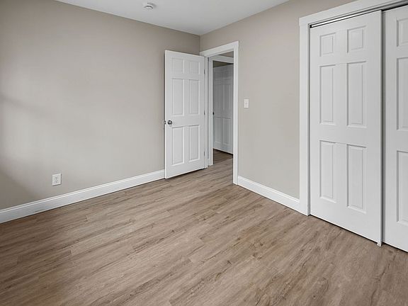 5th image of 237 Parliament Cir