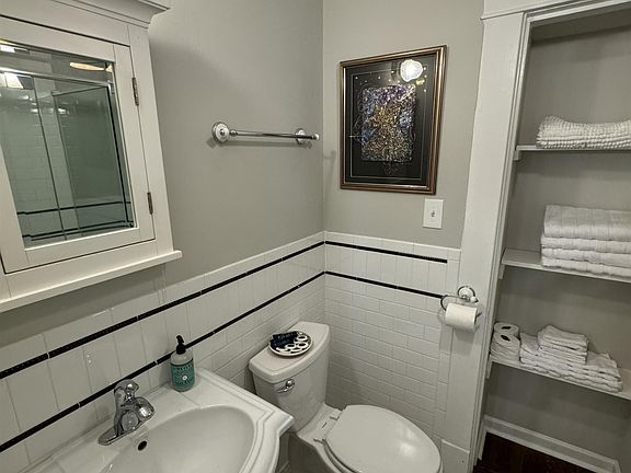 3rd image of 1723 Peabody Ave