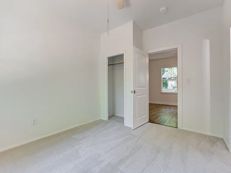 311 S Flood Ave — Photo 33