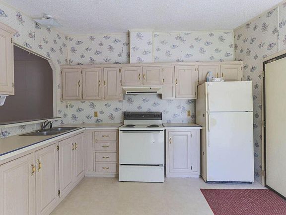 5th image of 138 Pineleigh Ave