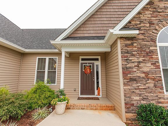 3rd image of 1038 Willow Valley Ln