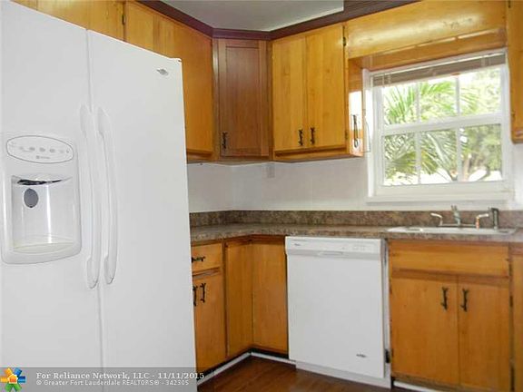 5th image of 9006 NW 38th Dr APT 2