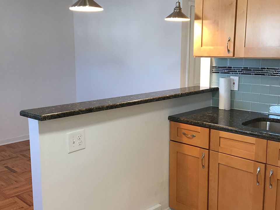 2nd image of 910 Burnside Rd