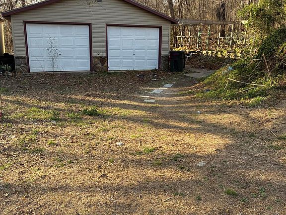 3rd image of 304 City Limit Rd