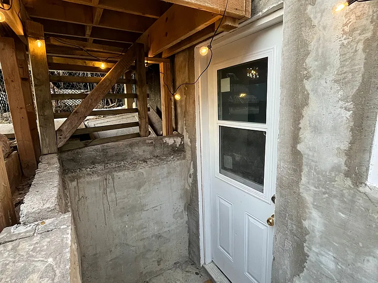 26 Leyton Ave #LOWER — Photo 21