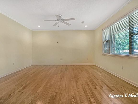 5th image of 163 Dawn Cir