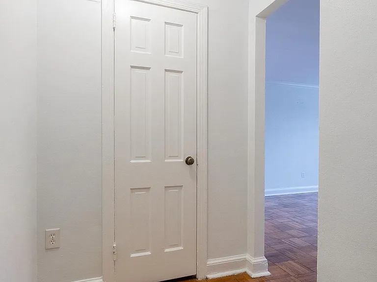 1718 W Abingdon Dr #302 — Photo 17