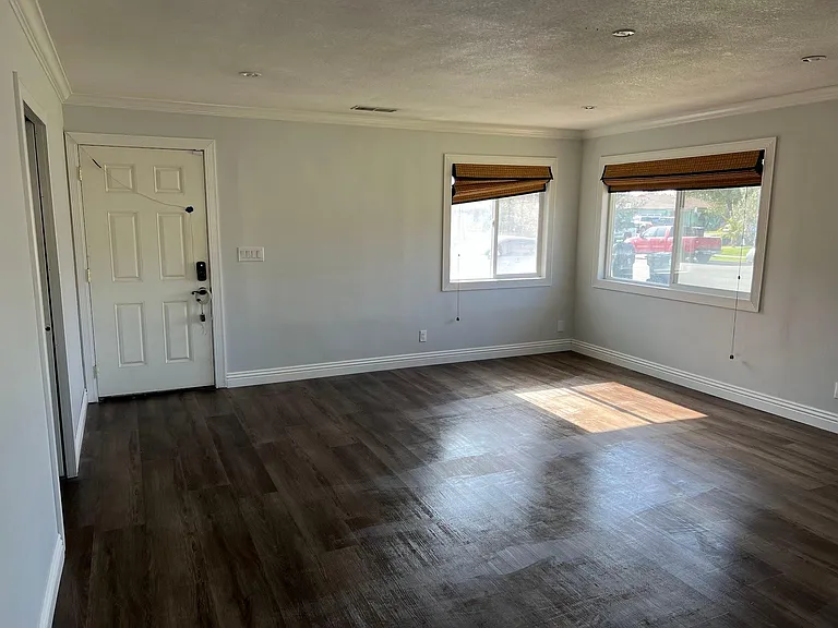 2526 E Balsam Ave — Photo 4