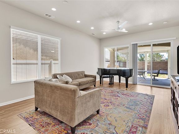 5th image of 19535 Hanely St