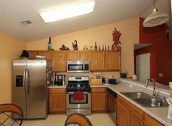 4th image of 665 Oxford Ln