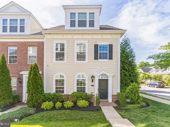 63 Steeplechase Dr, La Plata, MD 20646