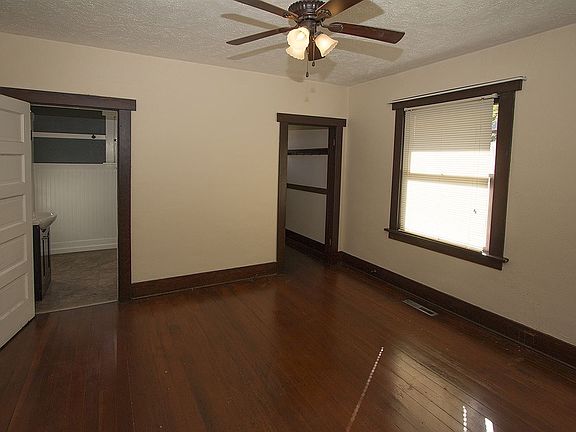 5th image of 1419 W Spofford Ave