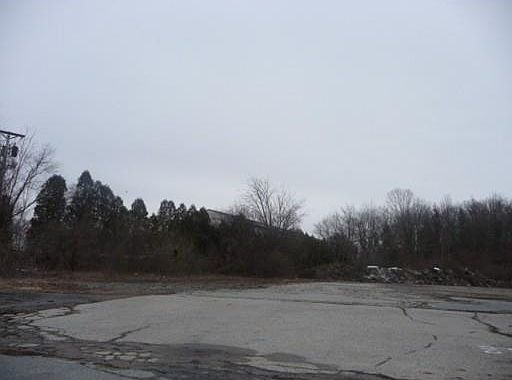 3rd image of 30 Borden St