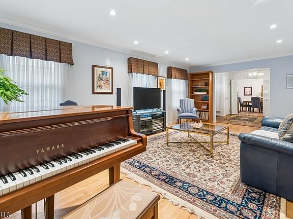 5th image of 77 Hansell Rd