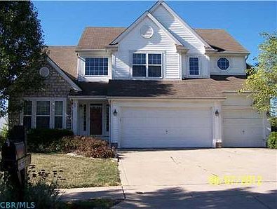 1st image of 2825 Woods Cres