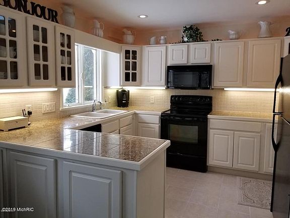 3rd image of 1739 Gladstone Dr