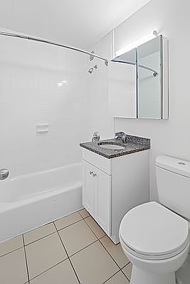 3rd image of 70 W 95th St APT 4E